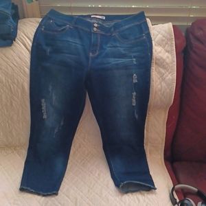 Size 17 distressed looked Capri